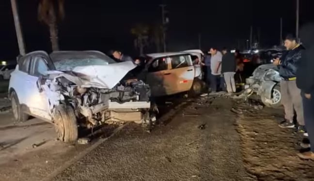 Vehículos dañados en afueras de local de eventos La Concordia