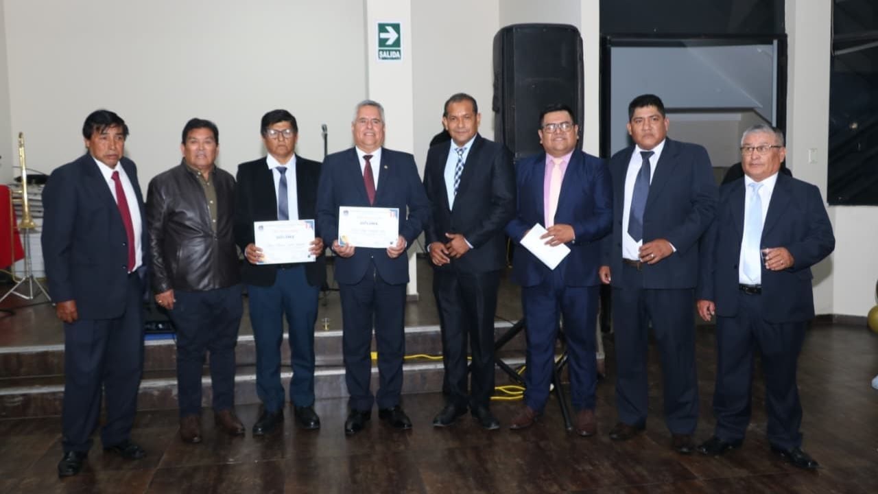 Actual directiva brindó reconocimiento a entrenador, dirigente y expresidentes.