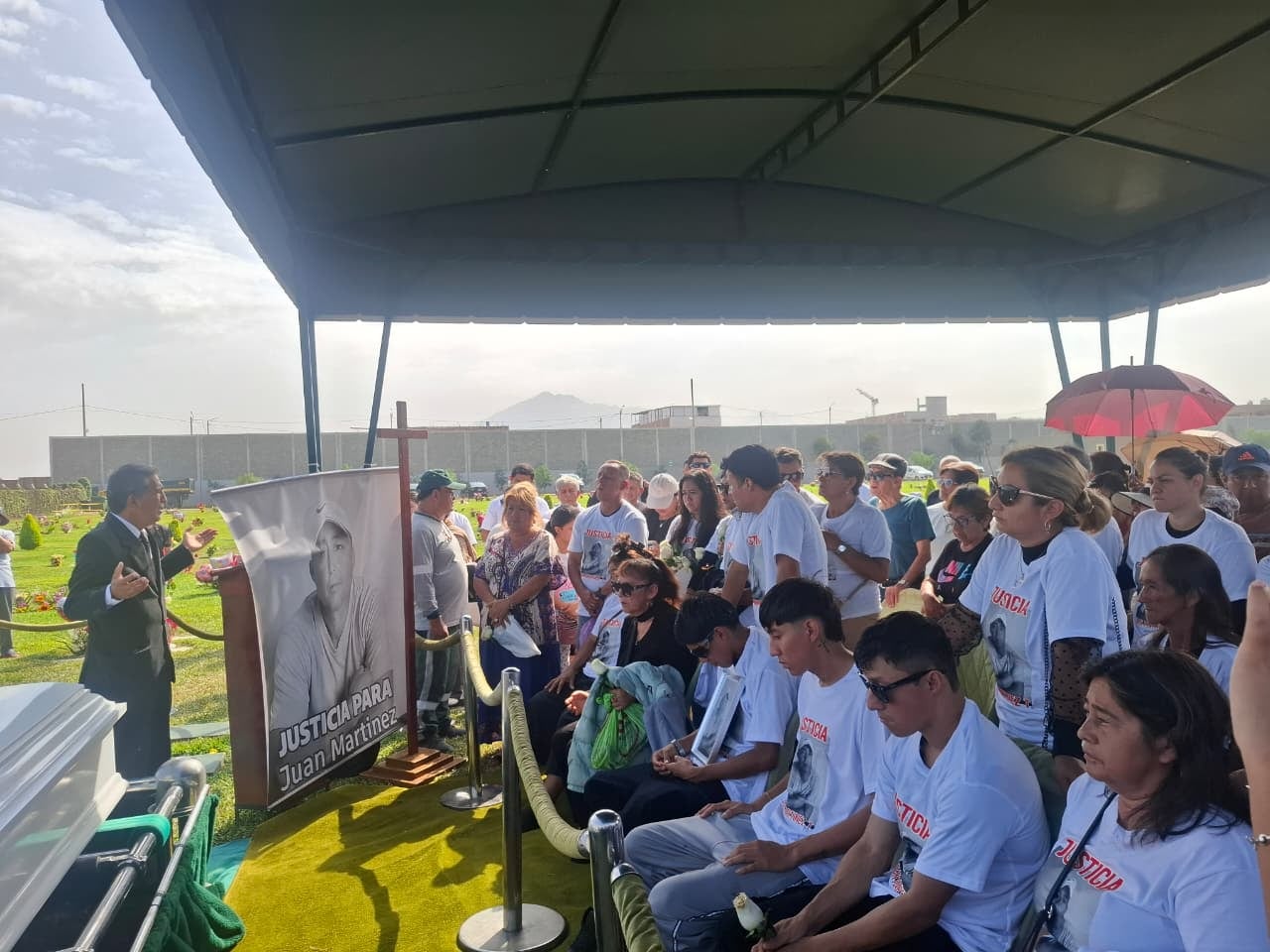 Familiares protagonizaron escenas de dolor y exigieron justicia. (Foto: NoticiasTrujillo)