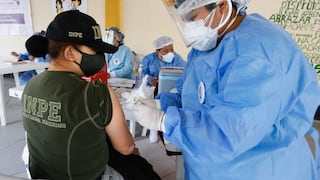 Inicia vacunación contra la COVID-19 a trabajadores del INPE en todo el Perú