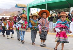 Arequipa: Estudiantes de Orcopampa desfilan con trajes típicos por aniversario 140 del distrito