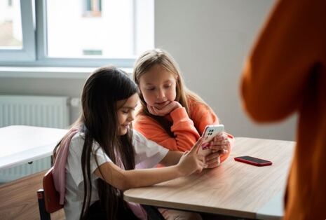 Minedu publica reglamento para regular el uso de celulares en colegios y abre plazo para recibir comentarios