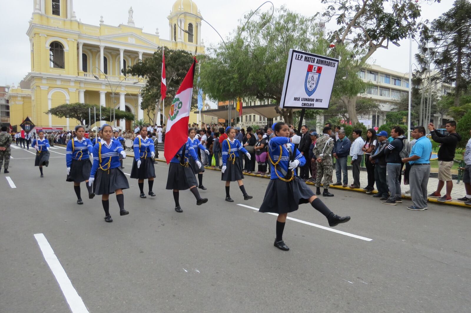 Autoridades deciden que en este evento patriótico solo participarán los escolares del nivel secundario los días 22 y 23 de julio