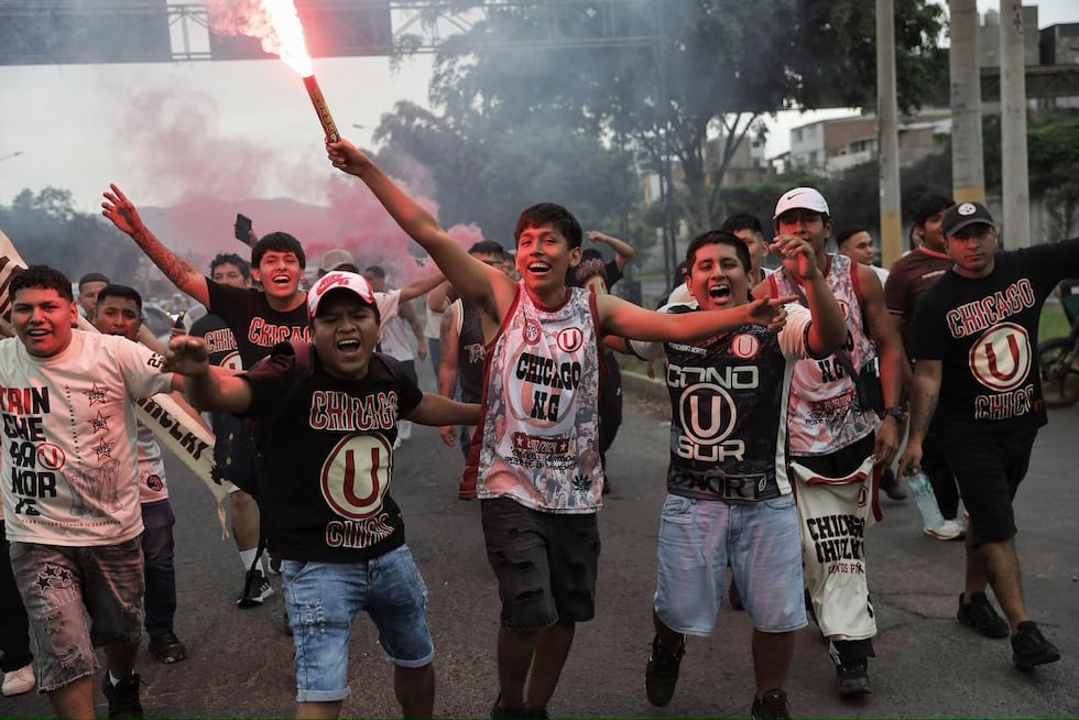 Universitario enfrenta a la Universidad de Chile en su presentación oficial ante el público