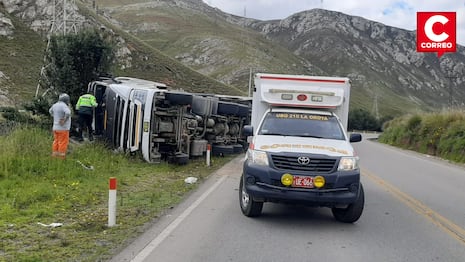 La Oroya: tráiler se despista en peligrosa curva y congestiona la Carretera Central
