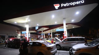 Largas colas de vehículos en los grifos de Lima debido a escasez de GNV (FOTOS)