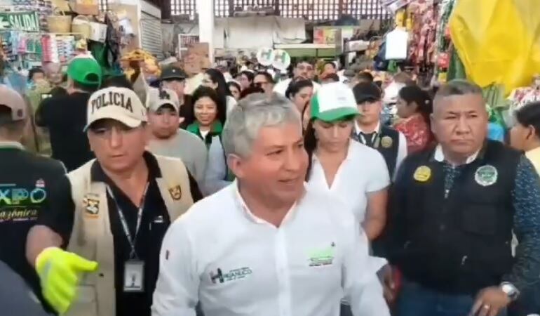 La seguridad del gobernador anda tensa y nerviosa por eso agrede a quien sea, incluso inocentes