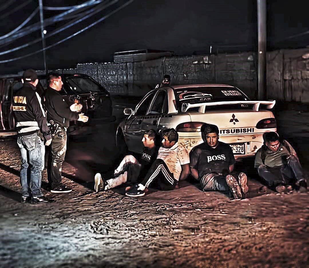 Hurtaron una camioneta y fueron capturados. (Foto: GEC)