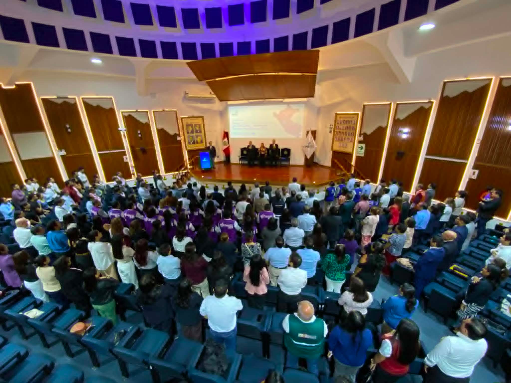 Representantes del INEI presentaron los resultados del censo realizado en 2025. Trujillo (298 mil personas), La Esperanza (199 mil) y El Porvenir (110 mil) son los distritos más poblados de la región. También se conoció que la tasa de analfabetismo descendió de 6,6% a 5.7% y que la mayoría de viviendas en el ande son precarias.