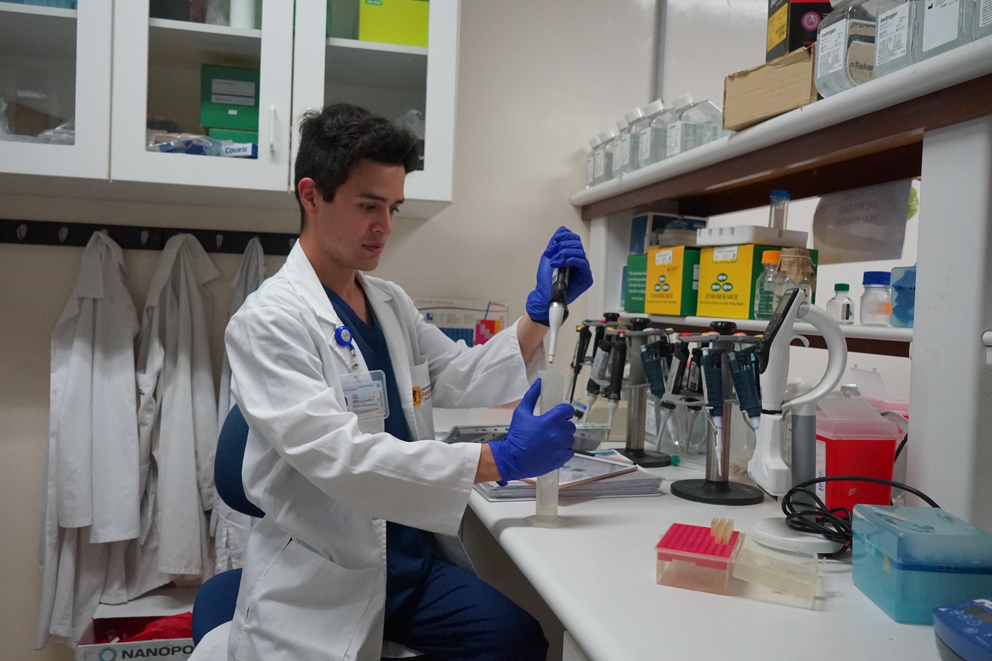 Estudiantes desarrollan Testex, una prueba rápida que permite detectar el cáncer testicular con mayor accesibilidad y precisión, reduciendo la necesidad de procedimientos invasivos.