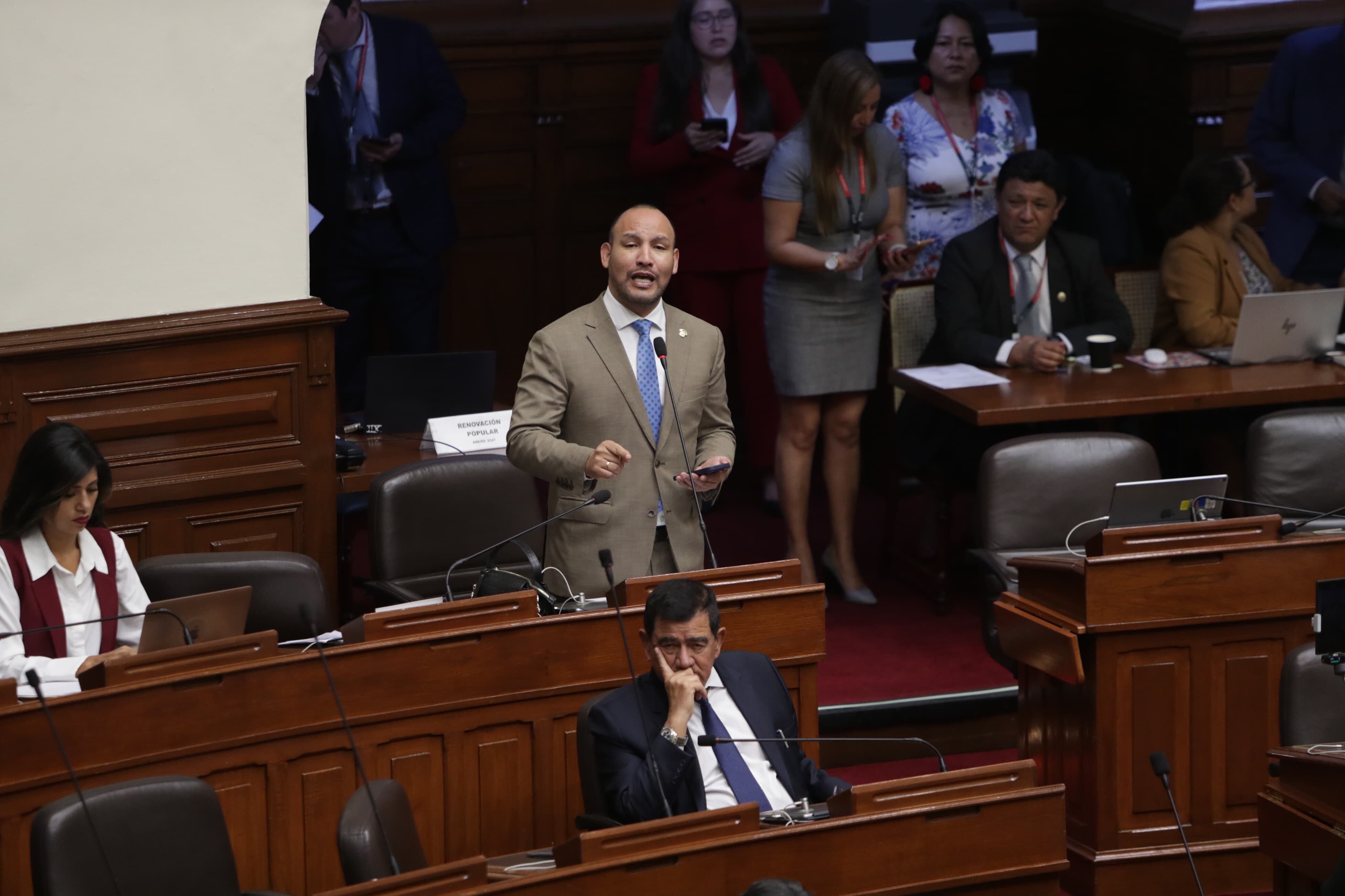 El congresista advirtió que la censura del ministro del Interior, Juan José Santiváñez, no es suficiente para enfrentar la crisis de inseguridad en el país. Fotos: Alessandro Currarino / @photo.gec