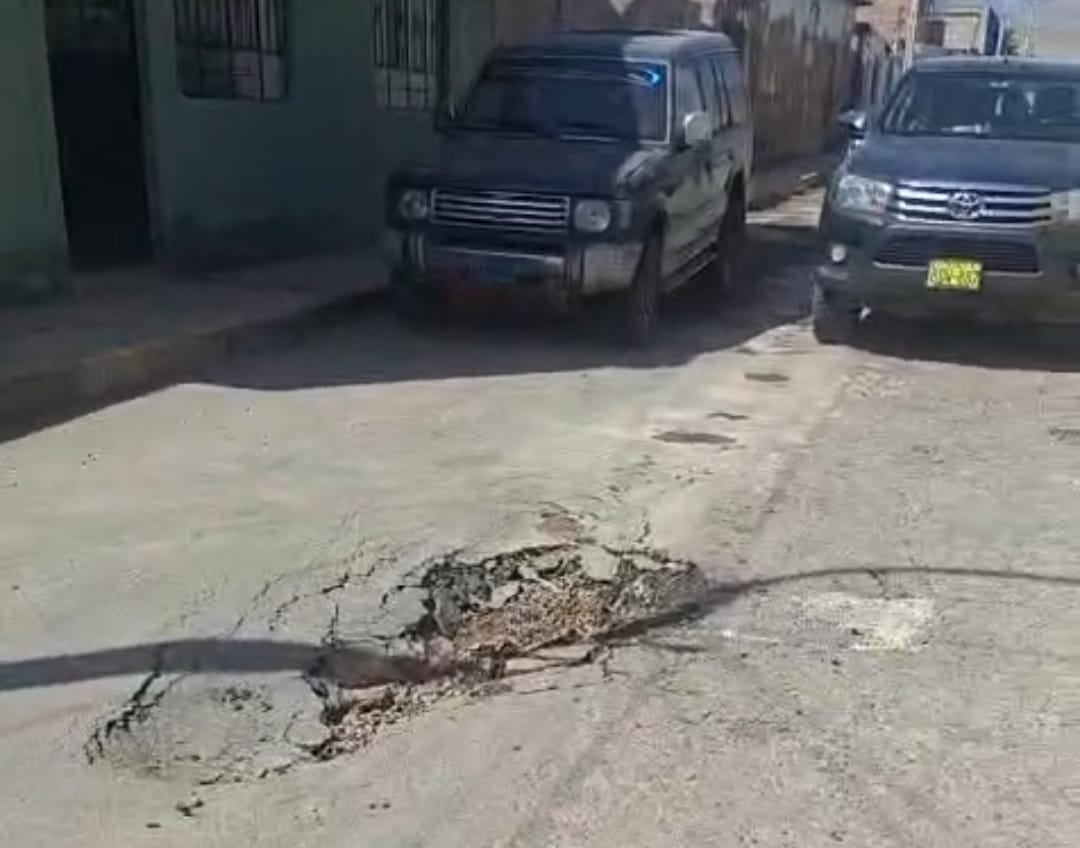 Afalto en mal estado en distrito de Caravelí. Foto: MRC.