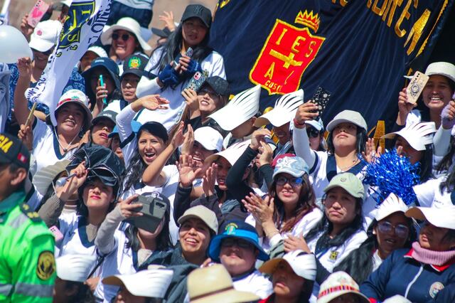 Fiestas del Cusco: Estudiantes de institutos superiores bailan en honor a la Ciudad Imperial (FOTOS)