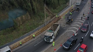 Miraflores: Cierran tramo peatonal de la bajada Armendáriz por deslizamiento de tierra y rocas