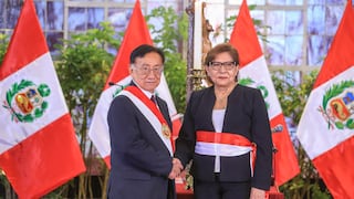 María Cuadros juró como ministra de Educación tras salida de Erfurt Castillo