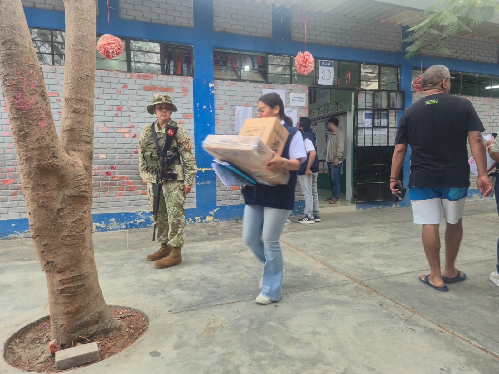 Piura: ONPE demora entrega de material electoral y retrasa votación en La Alborada