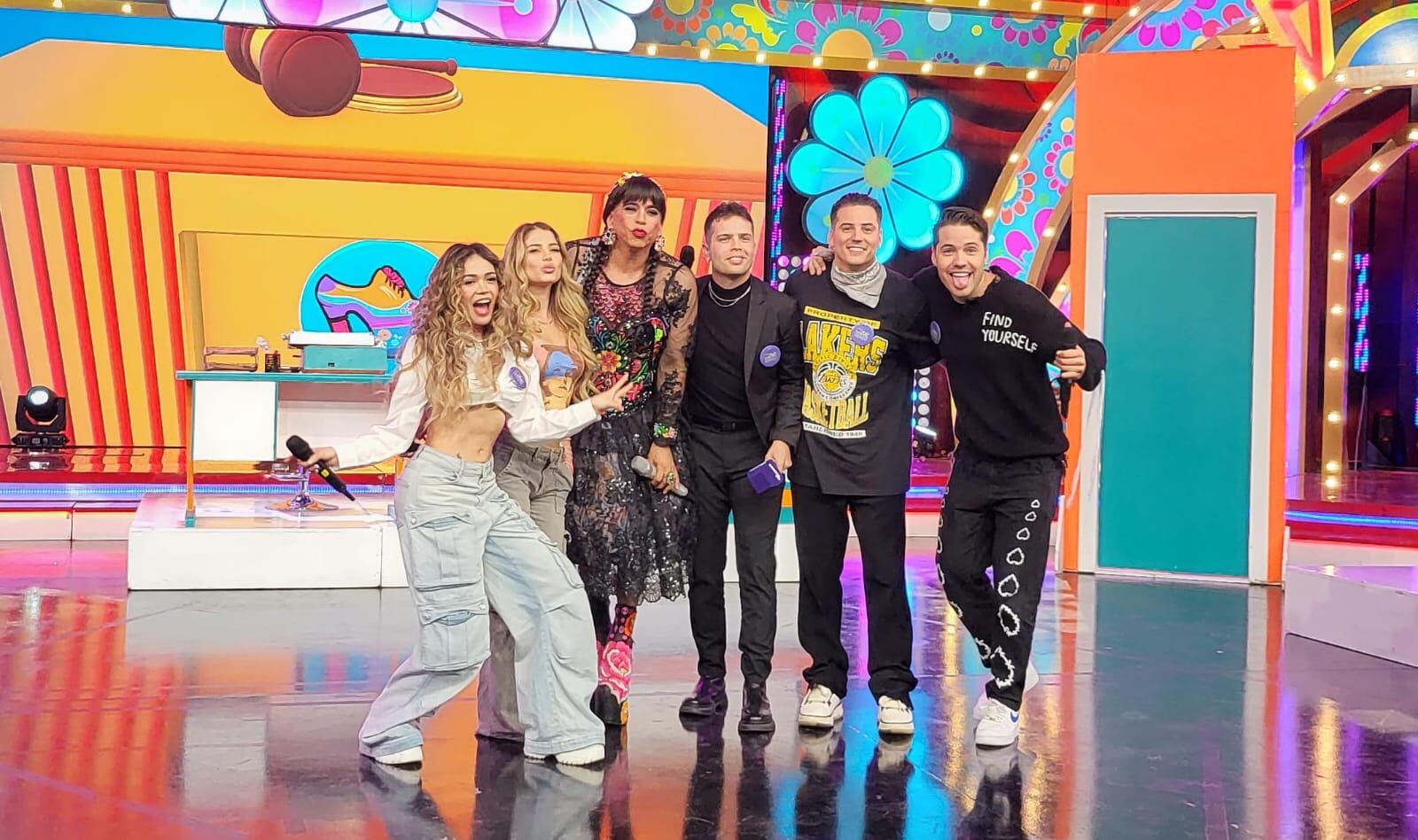 Mayra Goñi en el Reventonazo de la Chola.