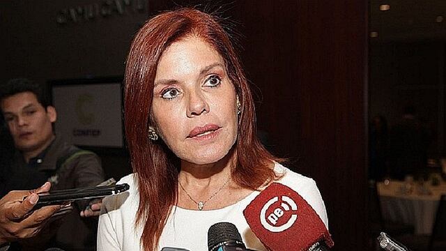 Mercedes Aráoz renuncia a la vicepresidencia de la República y pide elecciones generales