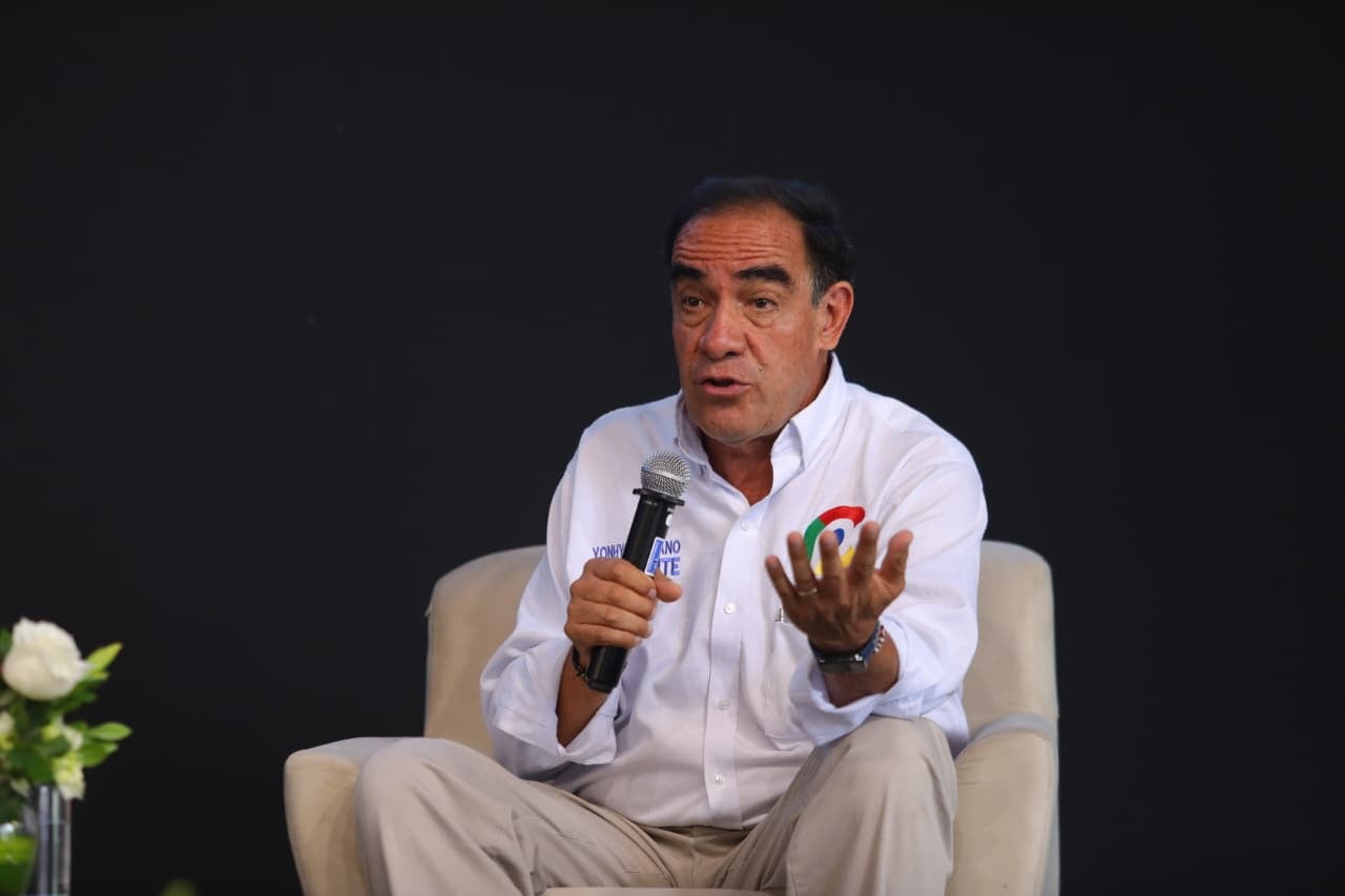 El candidato presidencial de Cooperación Popular sostuvo que el principal problema del Perú no radica en la falta de propuestas, sino en la mala conducta de quienes llegan al poder. En su exposición, habló de industrialización, inversión en salud y educación, y reorganización de la Policía.