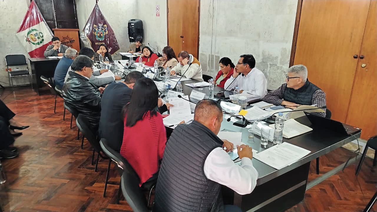 Advierten con denunciar ante la Fiscalía a oficina del Gobierno Regional de Arequipa por no informar
