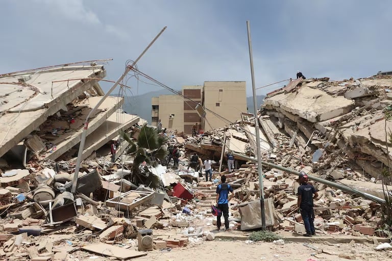 Venezolanos en Perú activan centros de acopio para enviar ayuda humanitaria tras terremoto de 7,2 que azotó el país. Foto: AP Photo/Pedro Mattey