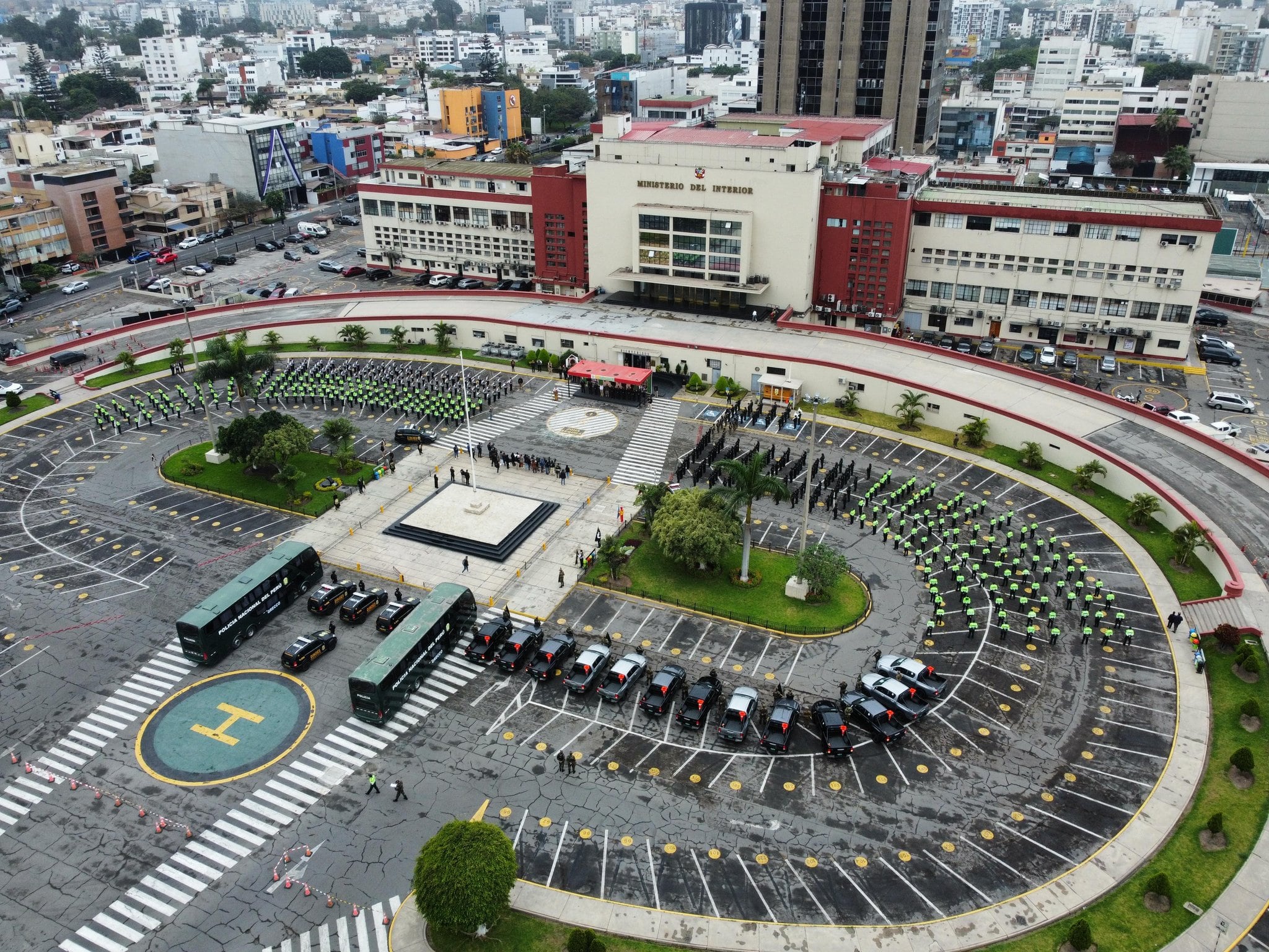 El oficial en retiro cuenta con 37 años de servicio en la Policía Nacional del Perú y una trayectoria en gestión, seguridad ciudadana y políticas públicas. (Foto: PNP)