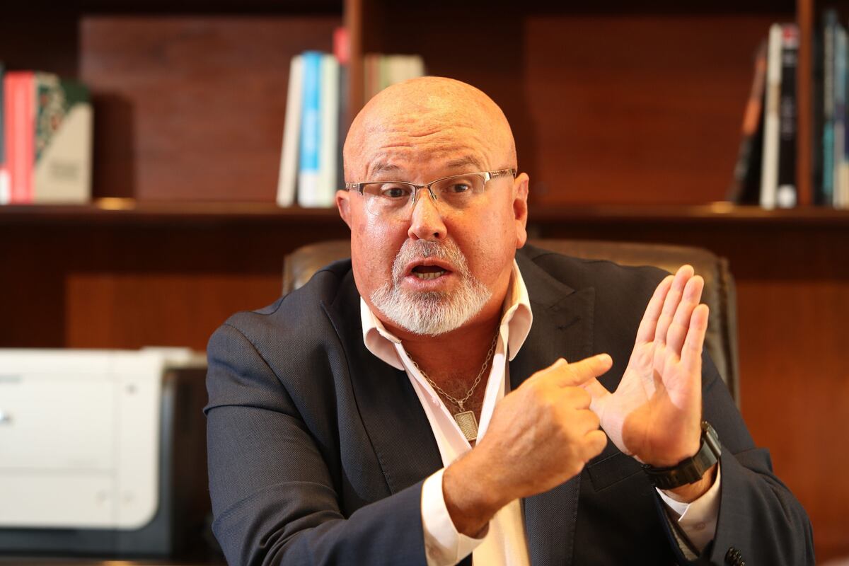 ERM 2026: Carlos Bruce señala que no irá a debate si Rafael López-Aliaga participa