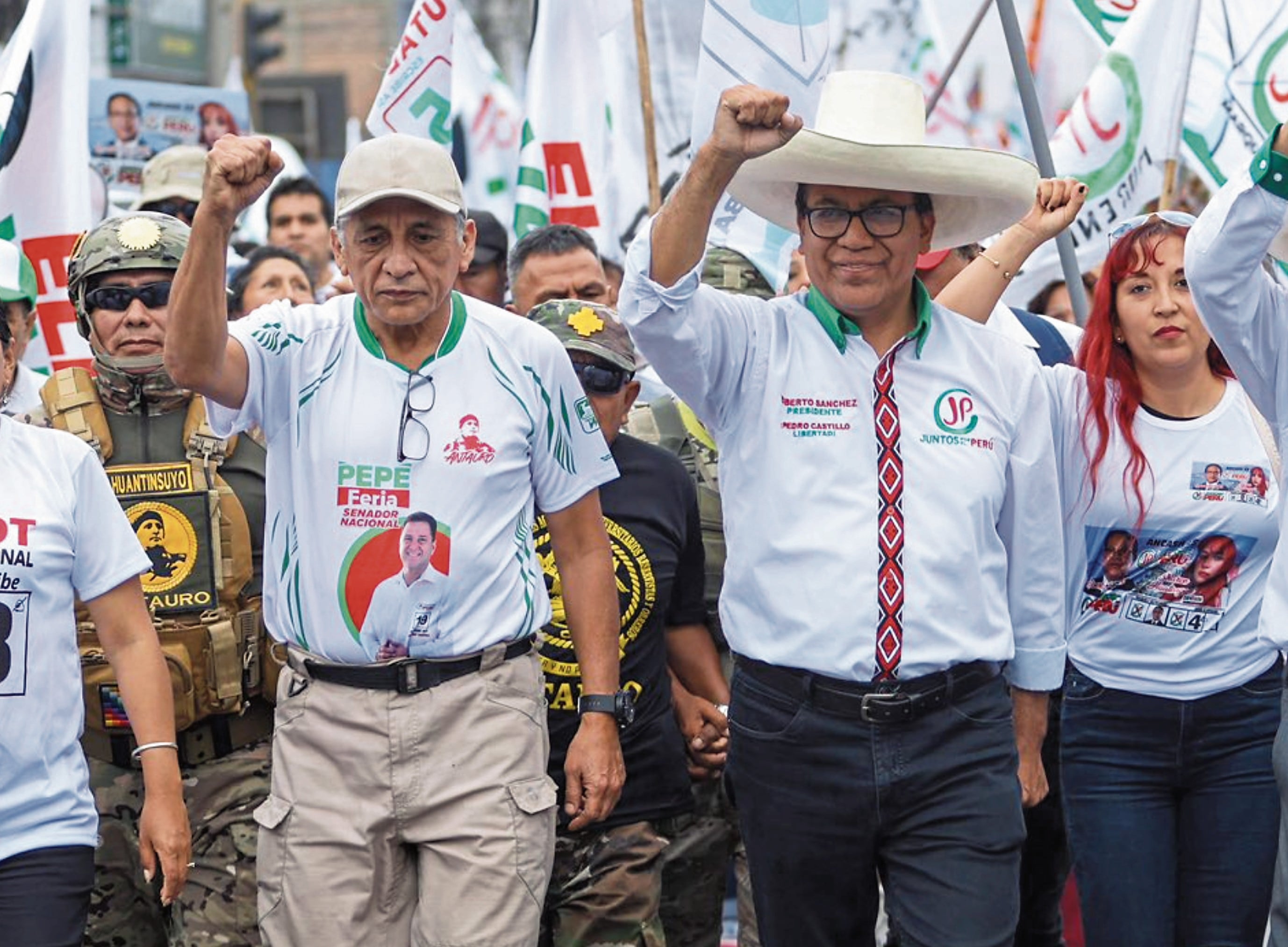 Candidato presidencial por Juntos Por el Perú aseguró que comparte la propuesta de una nueva Constitución, aunque marcó distancia de las declaraciones y posturas del líder etnocacerista.