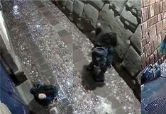 Cusco: Delincuente ataca la Piedra de los 12 Ángulos causando un daño irreversible (VIDEO)