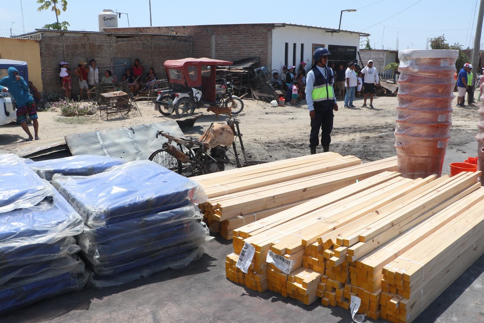 Comuna paiteña lleva ayuda a familias damnificadas tras incendio