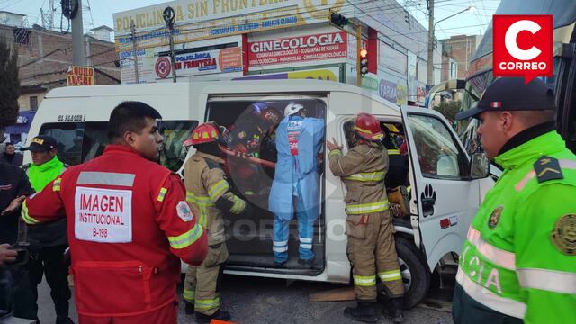 Huancayo: Conductor queda atrapado entre fierros tras chocar su combi contra un bus