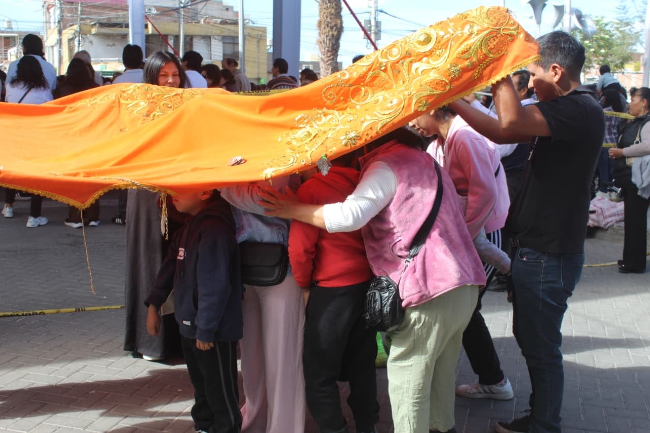 Devotos de la Virgen de Chapi viven su fe de diferentes maneras en Chapi Chico de Miraflores en Arequipa (Foto: Álvaro Figueroa/@photo.gec)