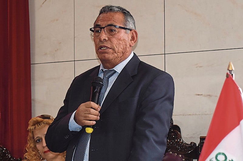 Exalcalde distrital de Sachaca, Emilio Díaz Pinto, y siete funcionarios sentenciados a prisión por colusión agravada. Foto: GEC.
