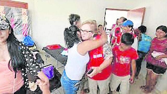 Ministra de la Mujer visita un albergue en Catacaos 