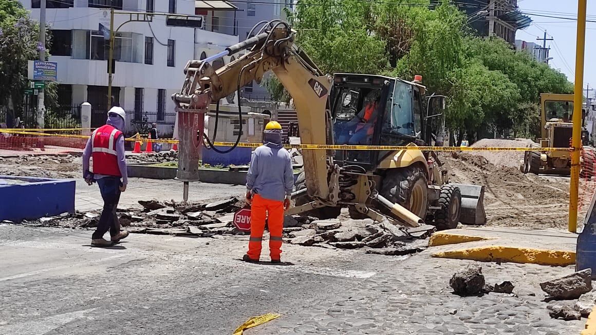 Se realizan trabajos de reparación de pistas y veredas en vías principales. (Foto: Nelly Hancco)