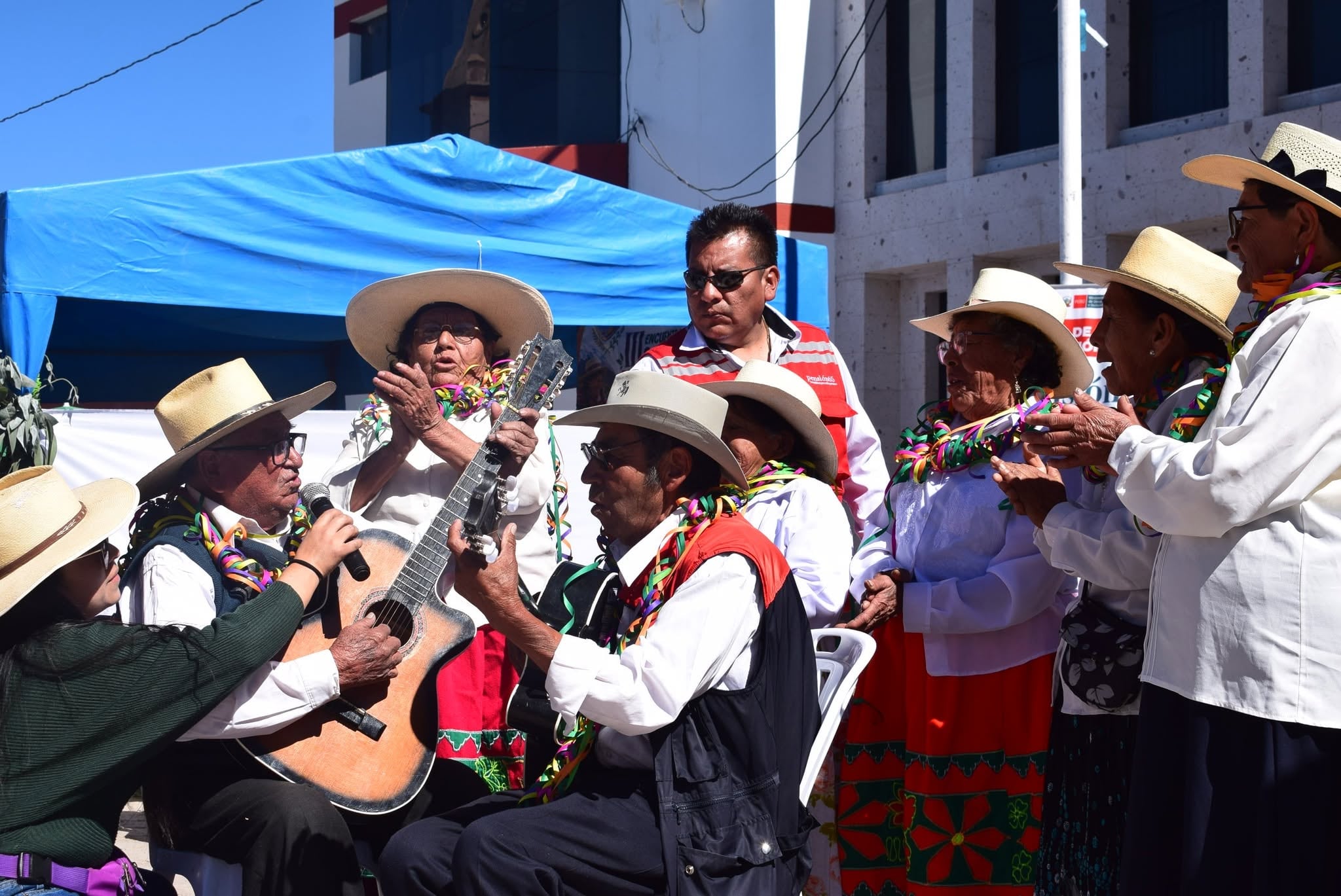 Adultos mayores brillan en feria de saberes y demuestran que el talento no tiene edad (Foto: Municipalidad de Condesuyos)