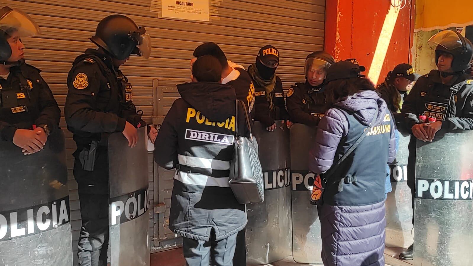 El Ministerio Público informó que los esposos Anastacio Machaca Condori y Olga Condori Condori, en julio de 1996, utilizaban los referidos inmuebles como centro de operaciones para el tráfico ilícito de drogas.