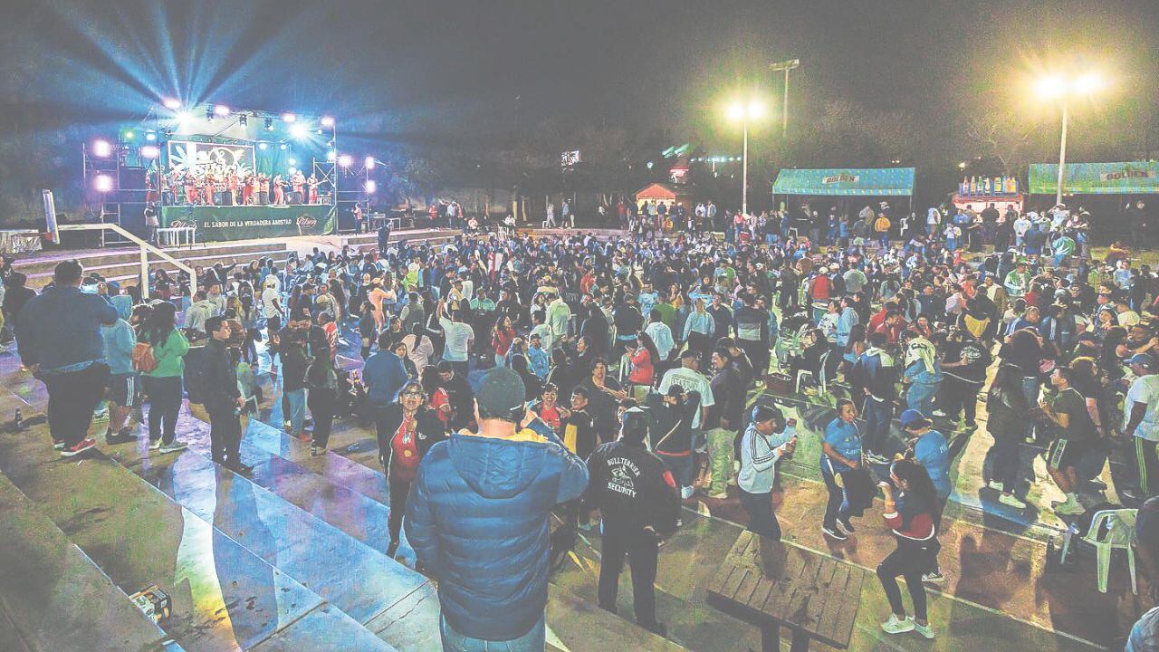 Dijeron sentirse vulnerables ante las organizaciones criminales y por eso la mayoría opta por pagar cupo a los delincuentes, mientras que otros llegan a “acuerdos” para tocar gratis en eventos y fiestas de los maleantes, a fin de que a cambio les den “protección”. Pocos han decidido invertir en seguridad privada.