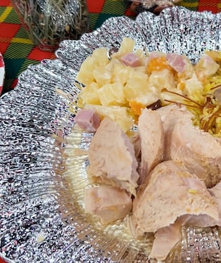 Cena navideña debe consumirse antes de las 7:00 p.m., según nutricionista de EsSalud Arequipa.