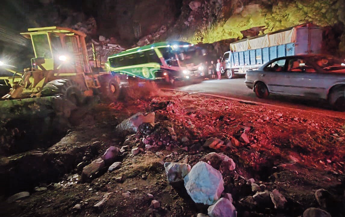 Tránsito restringido en carretera de la provincia de Castilla. Foto: GEC.