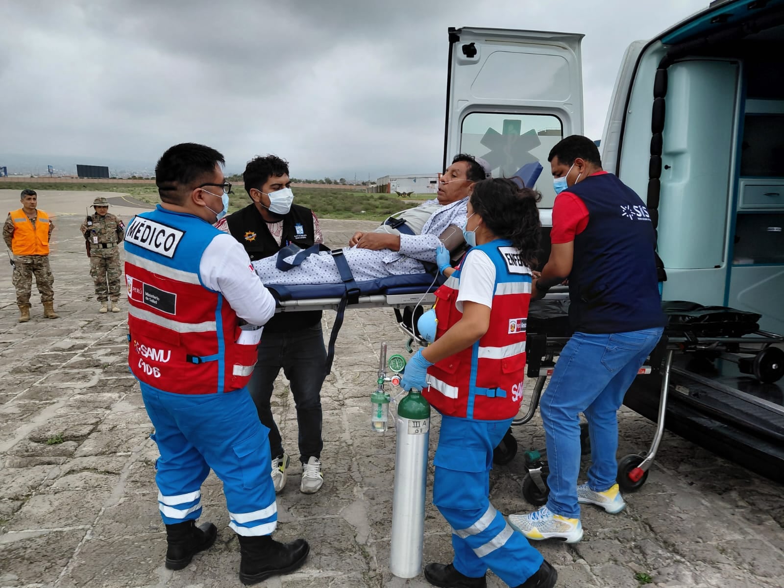 Traslado de pacientes fue en un avión de la FAP. (Foto: SIS)
