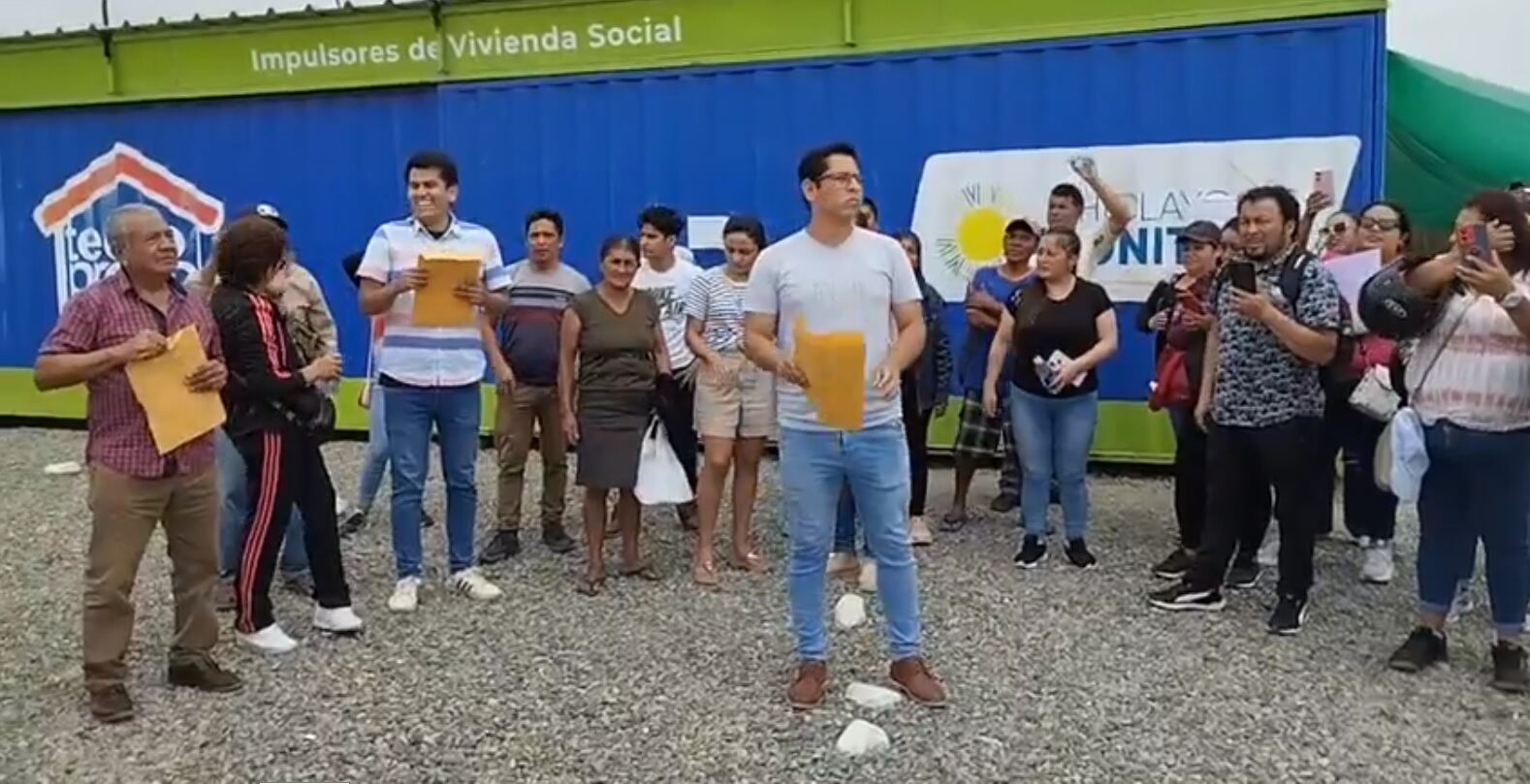 Agraviados piden les devuelvan sus aportes. Le dicen adiós al sueño de la casa propia. Esperan respuesta del Fondo Mi Vivienda.