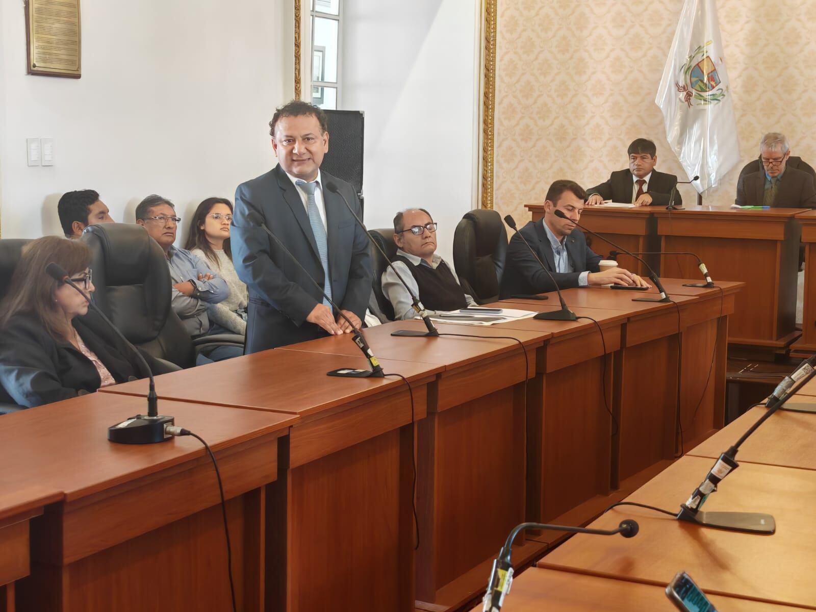 Insta a Contraloría intervenir, por ejemplo, en el caso de San Idelfonso, que comenzó con un presupuesto de S/ 200 millones y ahora está en unos S/ 600 millones.