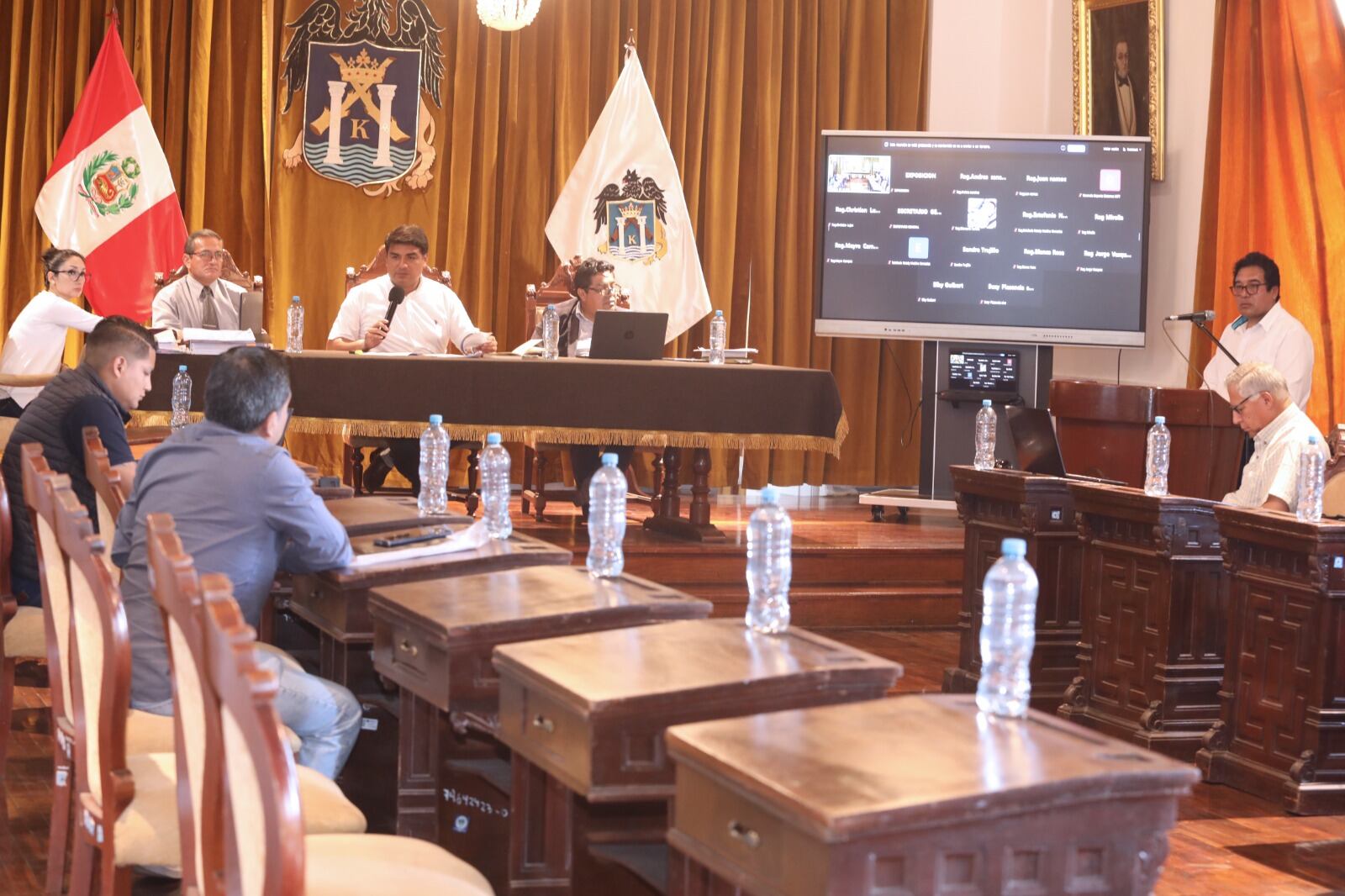 La transferencia solicitada se fundamentó precisando que es para atender con combustible las 69 unidades móviles nuevas que recibió la MPT a través del proyecto para dotar a Trujillo con relleno sanitario, que incluye cargadores frontales, camiones, volquetes, camionetas, minibuses, cargador frontal y excavadora, entre otros.