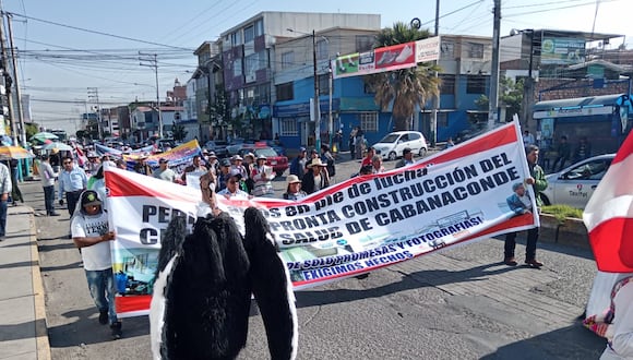 Pobladores se movilizaron por la avenida Kennedy. Foto: Álvaro Figueroa.