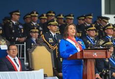 Dina Boluarte rinde homenaje a la Fuerza Aérea y advierte sobre amenazas a la democracia