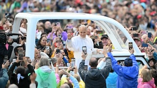 Papa León XIV reaparece en el papamóvil tras operación de cáncer y alista viaje a Perú