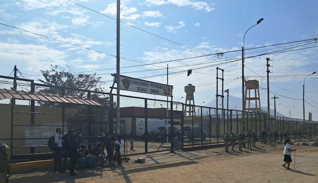 El viceministro Darwin Eufracio León verificó las condiciones externas del establecimiento penitenciario de Trujillo y supervisó los controles de ingreso de visitantes.