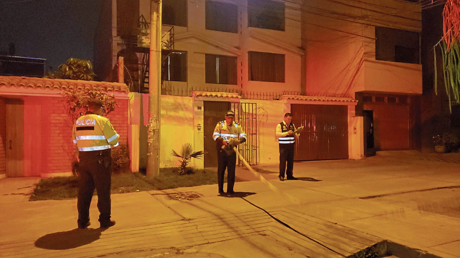 Policía investiga para dar con responsables de los disparos. Foto: GEC