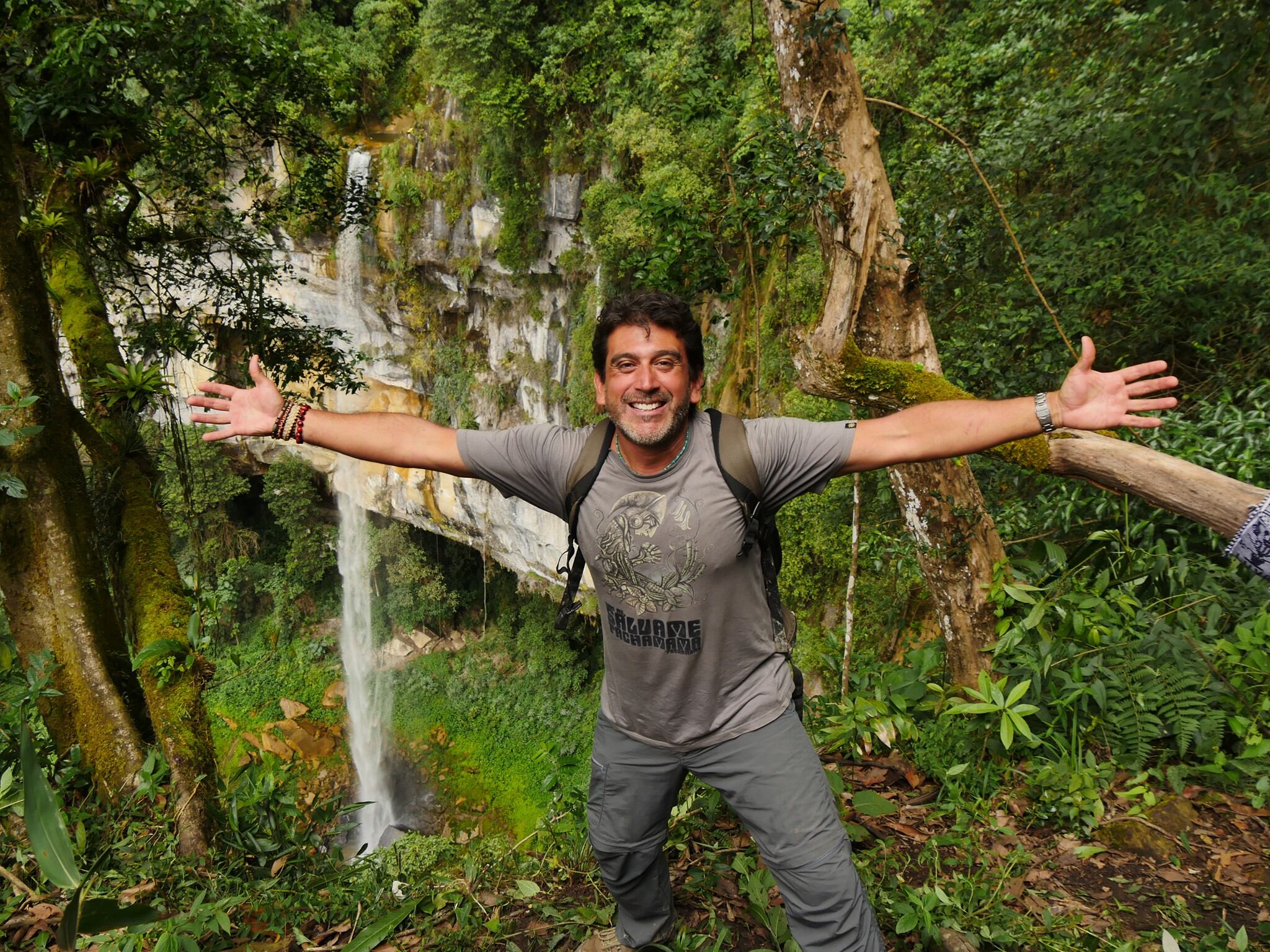 Fue el primer espacio realizado en alta definición que inauguró la nueva era de la televisión HD de señal abierta en el Perú en el 2000.